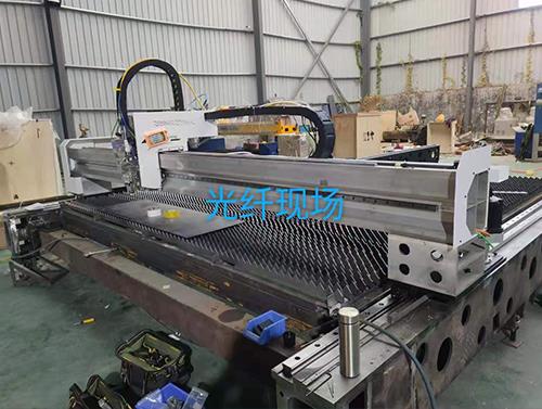 一種提高光纖激光切割機表面切割質量的方法是什么呢？